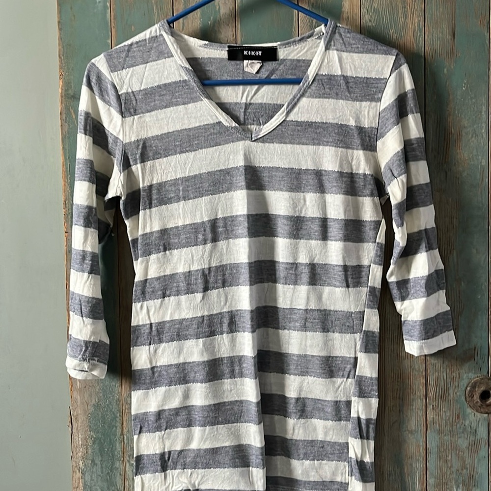 KIKIT women’s small 3/4 sleeve lightweight v-neck blouse made in the USA